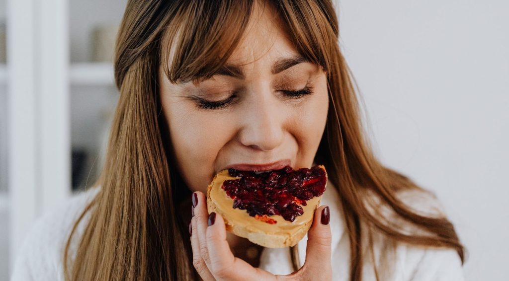 Can You Eat with Invisalign?